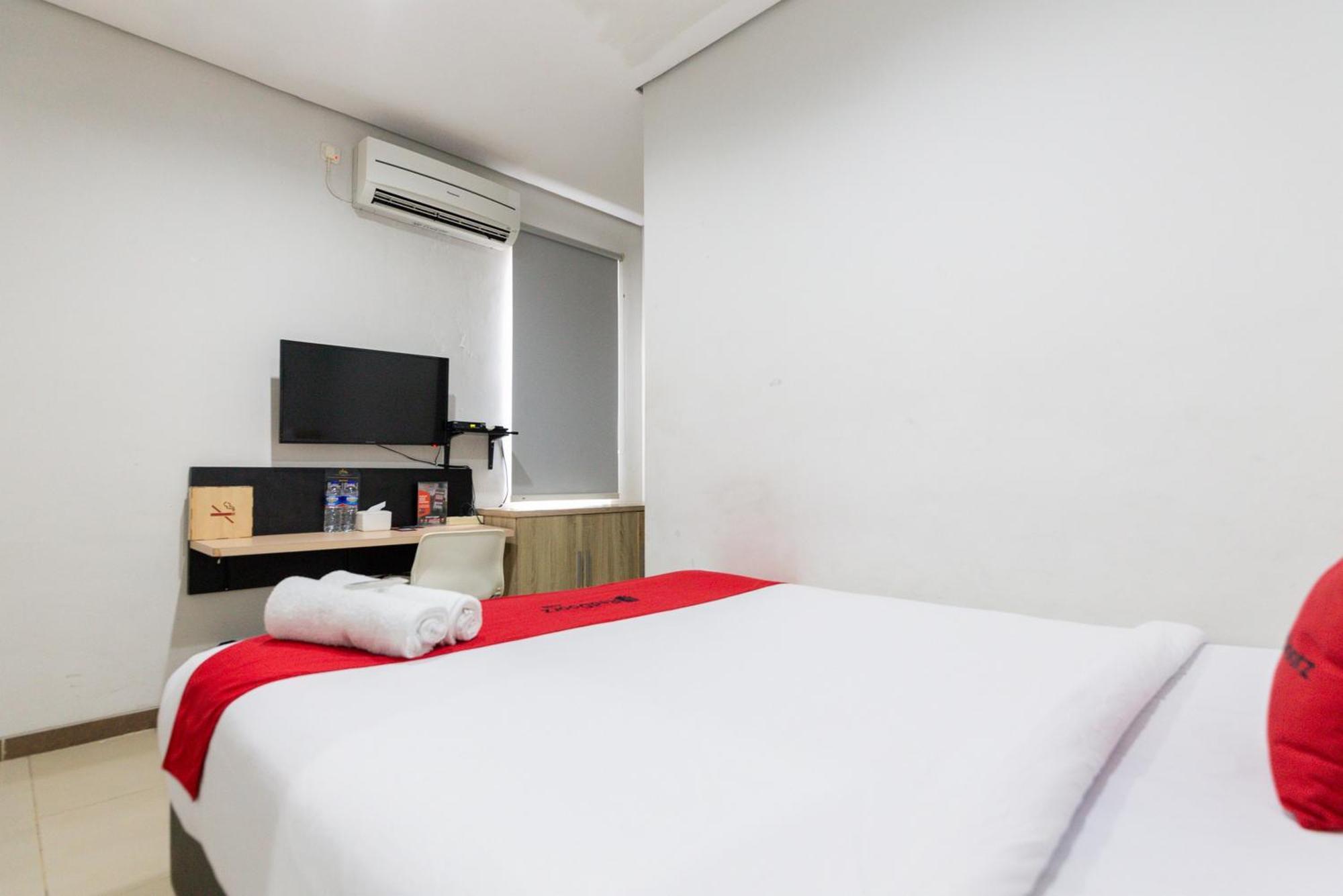 ג'קרטה Reddoorz Plus Syariah Near Mall Pondok Indah מראה חיצוני תמונה