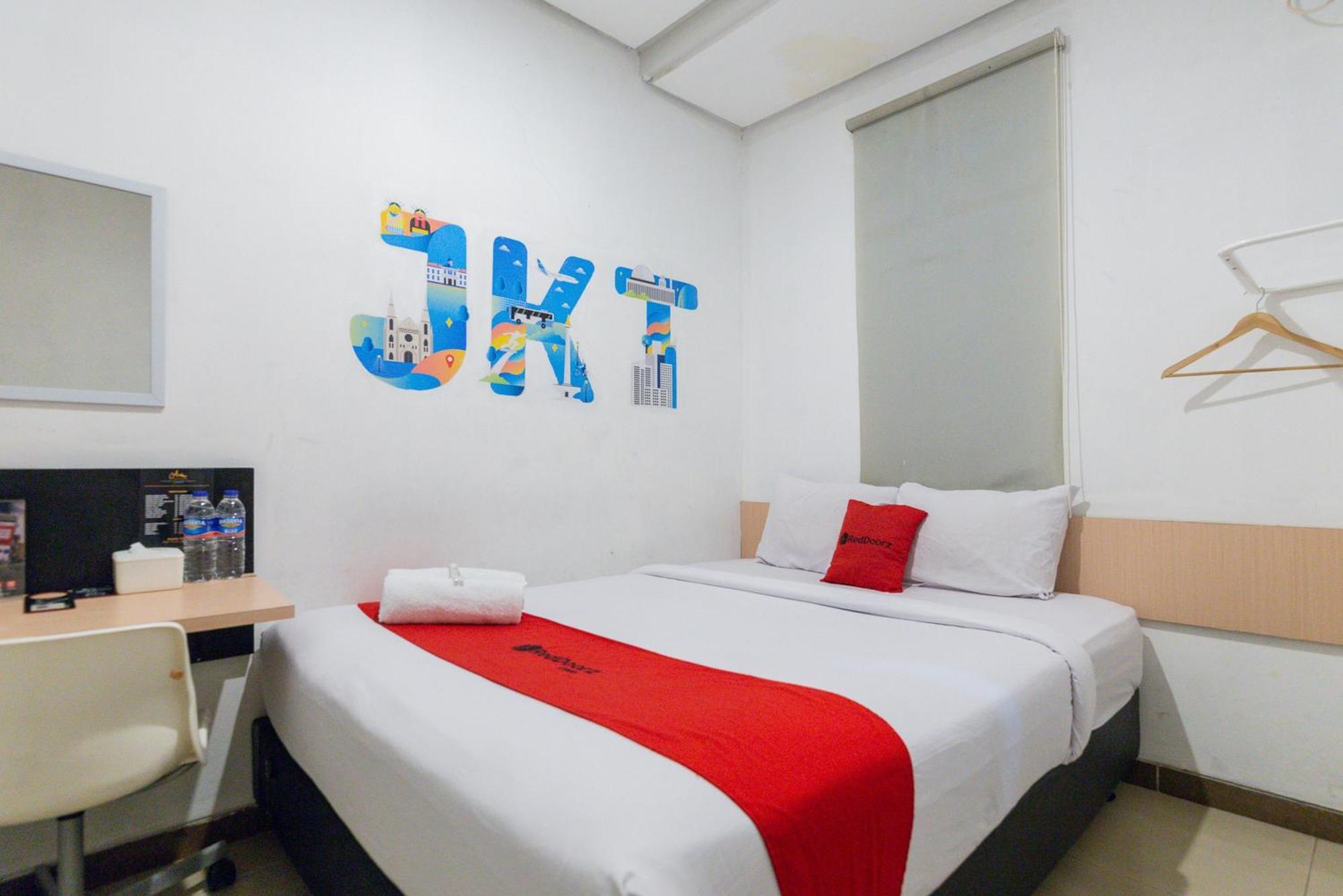 ג'קרטה Reddoorz Plus Syariah Near Mall Pondok Indah מראה חיצוני תמונה